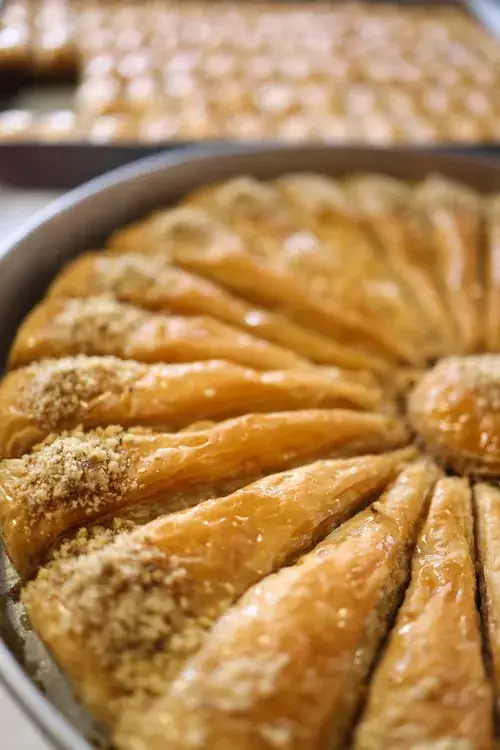 Pistachio baklava arranged in a round tray