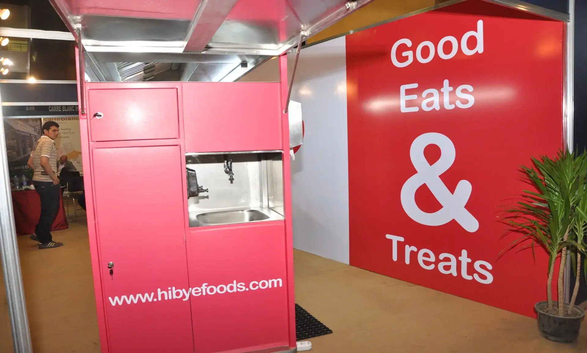 Trio branded cart providing customized beverage and culinary service